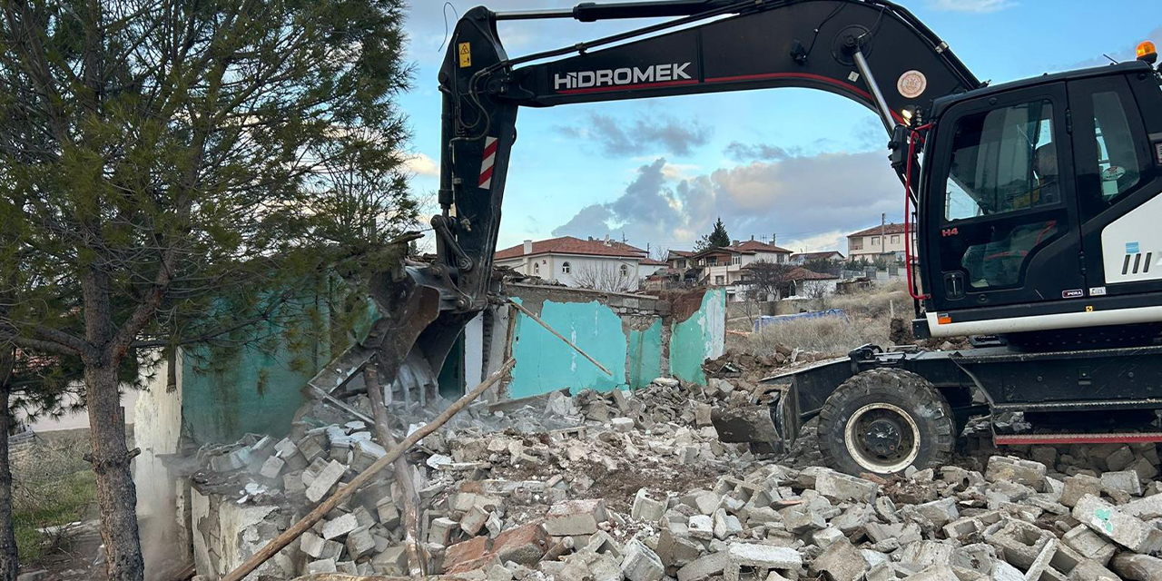 tehlike-olusturan-metruk-binalar-yikiliyor3.jpg