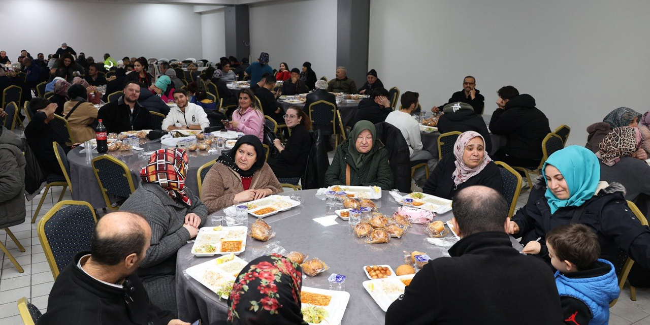 baskan-onal-iftar-sofrasinda-vatandaslarla-bulustu-2.jpg