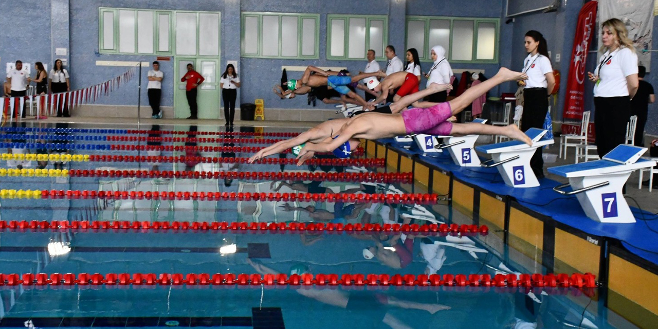 yuzme-yildizlar-grup-musabakalari-nefes-kesti-2.jpg
