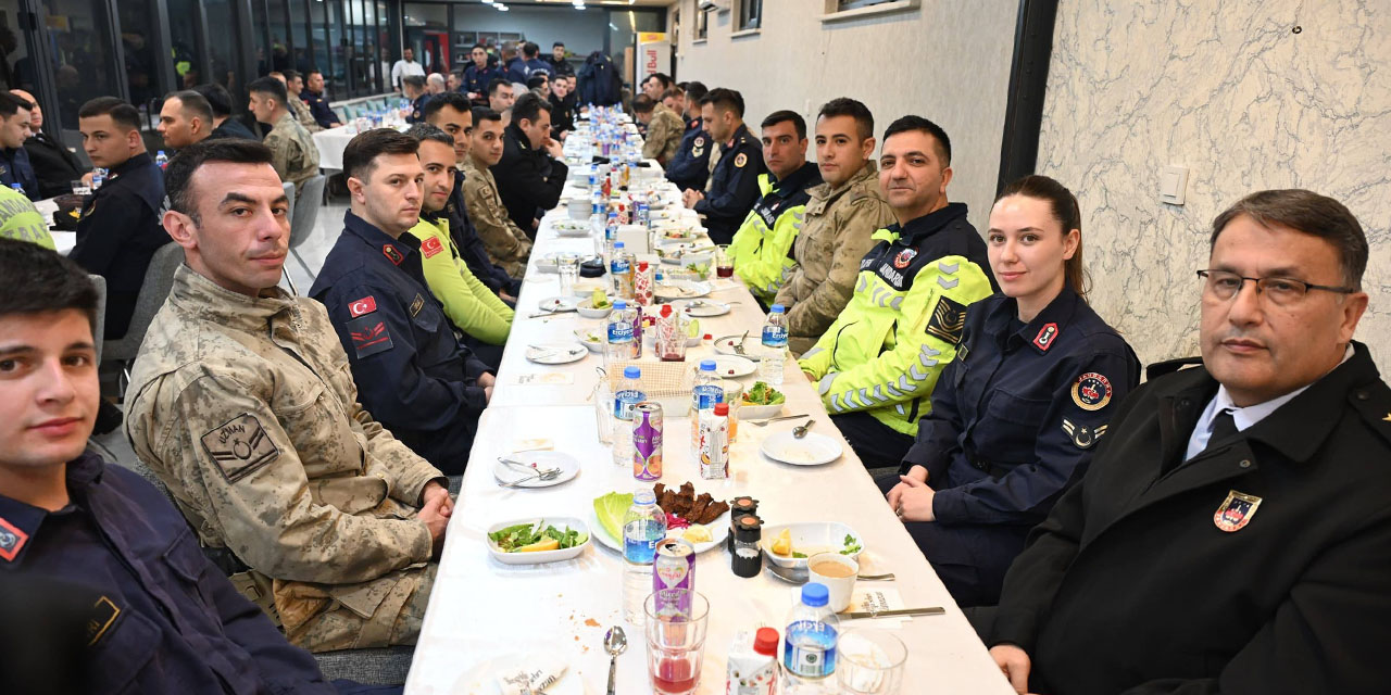 vatan-nobetinde-iftar-bulusmasi-2.jpg