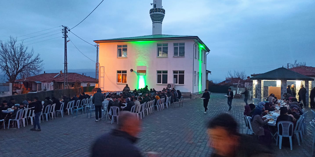 mahmutlar-sarklisi-koyunde-geleneksel-iftar-bulusmasi-2.jpg