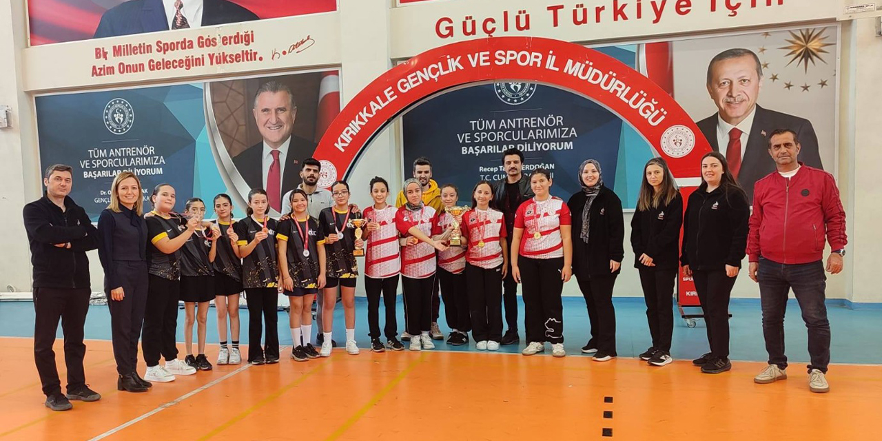 kucukler-kiz-badminton-heyecani-sona-erdi2.jpg