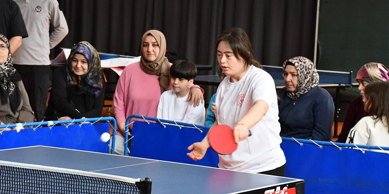 zel-ogrenciler-masa-tenisinde-farkliliklarini-konusturdu-23.jpg
