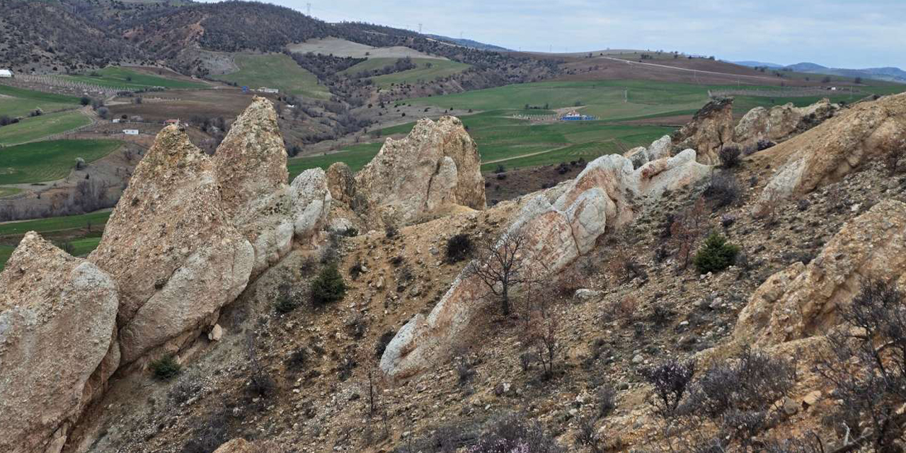 kirikkalenin-nevsehiri-burasi-cin-kayalari-2.jpg