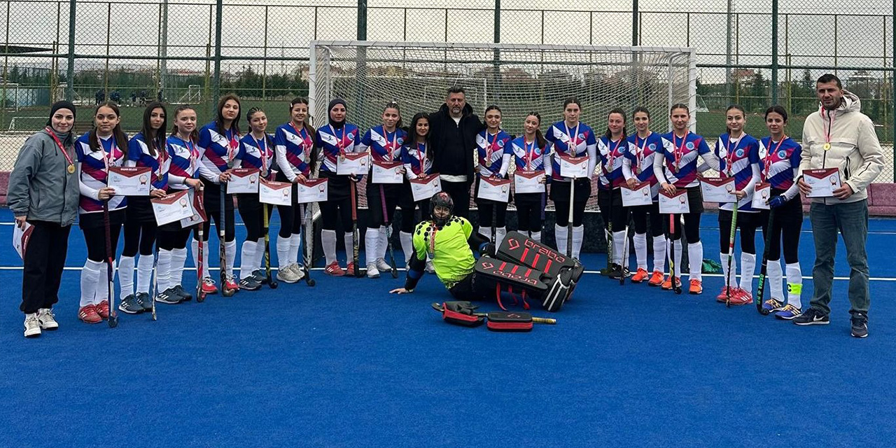 kirikkaleli-genc-hokeyciler-konyada-zirveye-cikti2.jpg