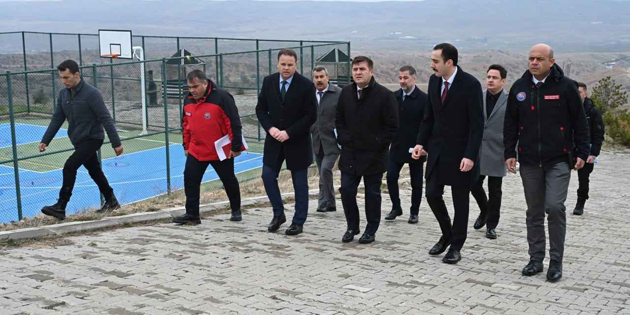 dinek-dagi-icin-imzalar-atildi-vali-sariibrahim-mujdeyi-verdi3.jpg