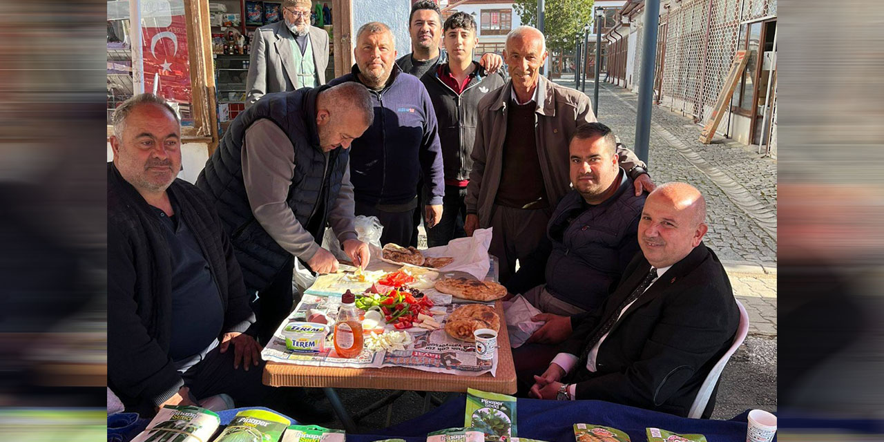 baskan-conger-pazar-esnafiyla-kahvaltida-bulustu2.jpg