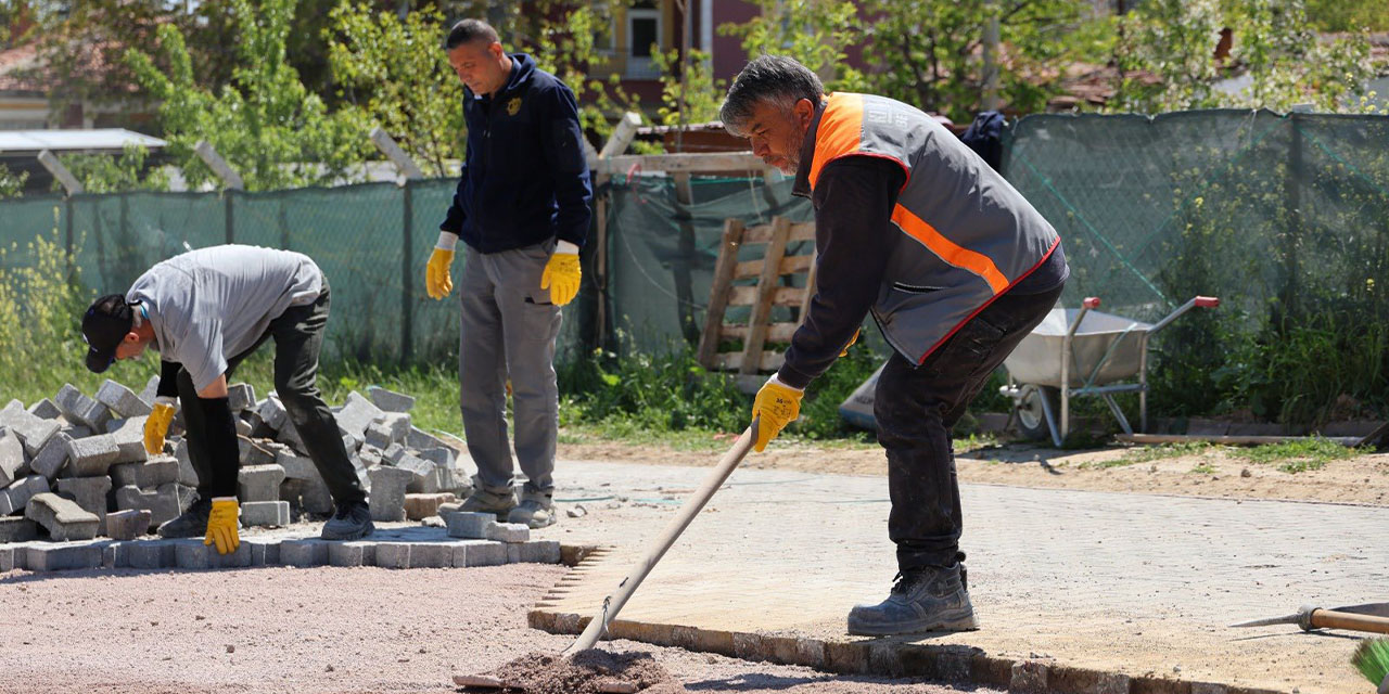 selim-ozer-ve-karsiyaka-mahallesine-kilit-parke-yapiliyor-2.jpg