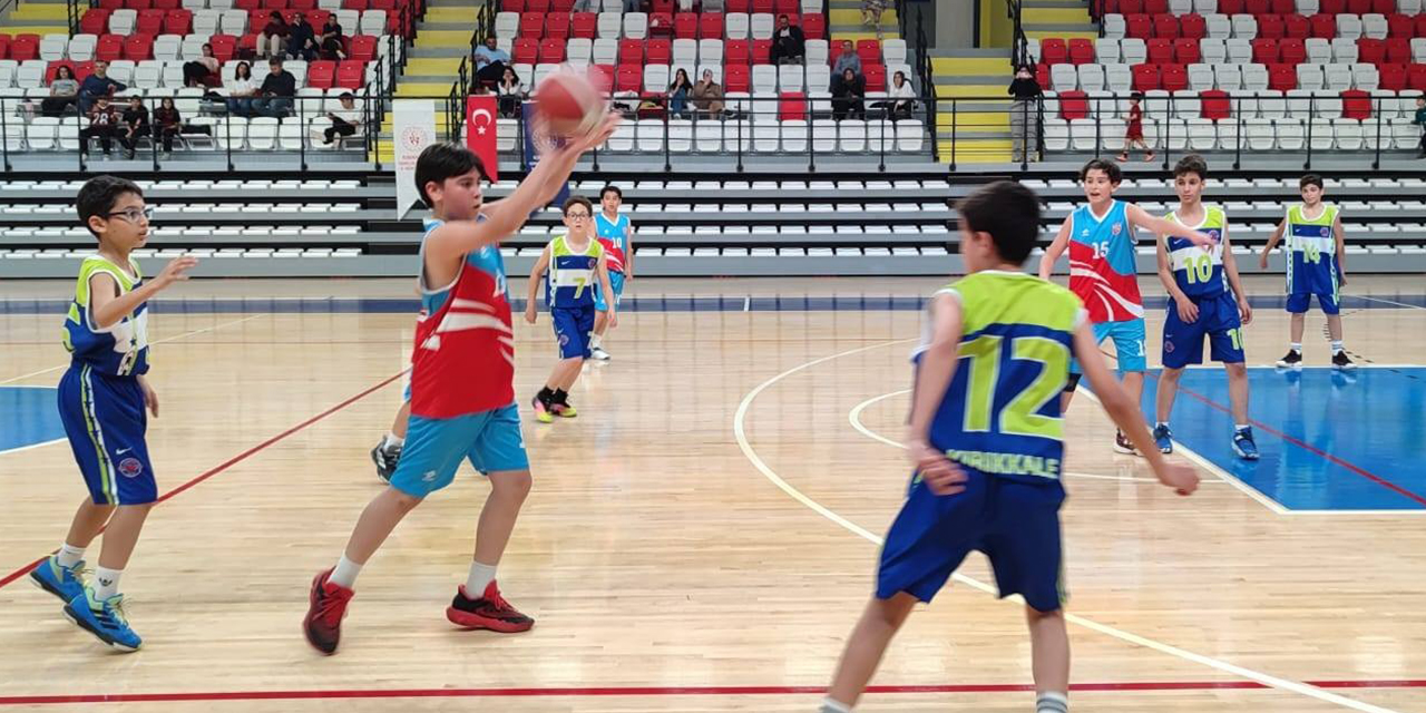 u12-basketbol-heyecani-sona-erdi3.jpg
