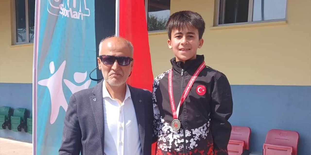 yunus-emre-gunyakti-turkiye-ikincisi-oldu2.jpg