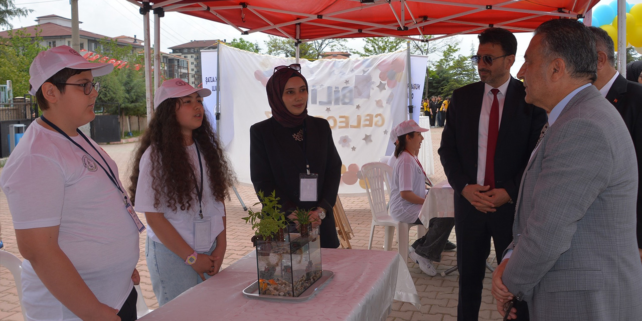 bilim-ve-sanat-bulustu-ogrenciler-herkesi-buyuledi-2.jpg