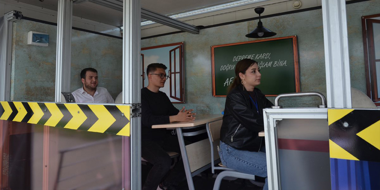 niversiteliler-mobil-tirda-depremi-yasadi-3.jpg