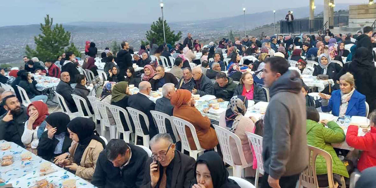 slami-degerler-kulliyesinden-gecmislere-vefa-programi2.jpg