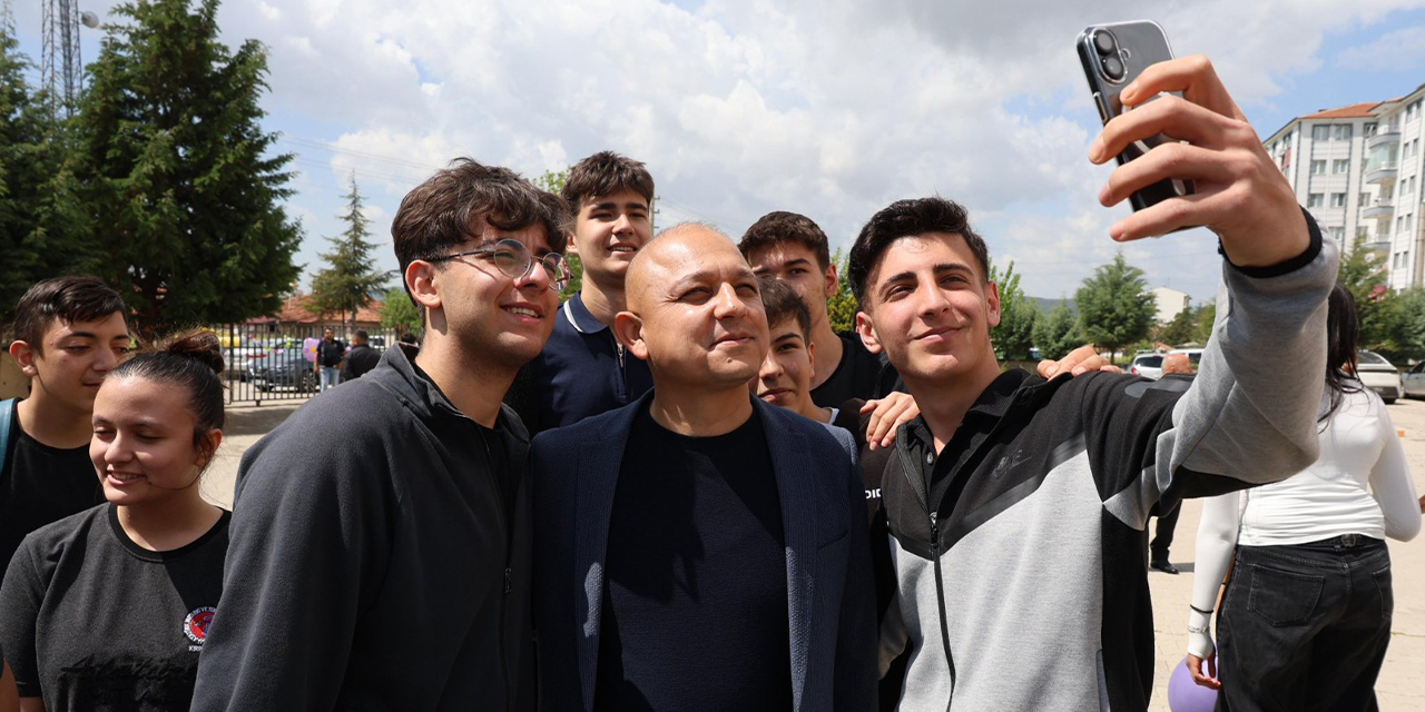 baskan-onal-genclerle-bahar-coskusunu-paylasti2.jpg