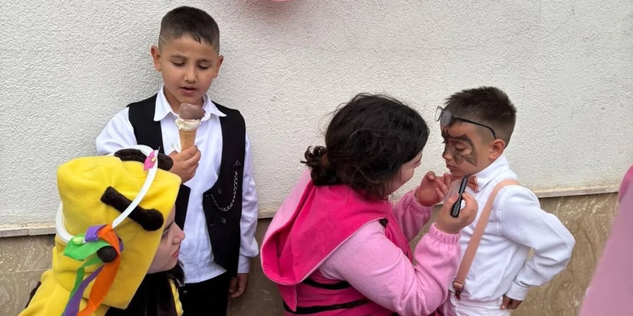 minikler-icin-renkli-dusler-bahcesi-oyun-parki-acildi-2.jpg