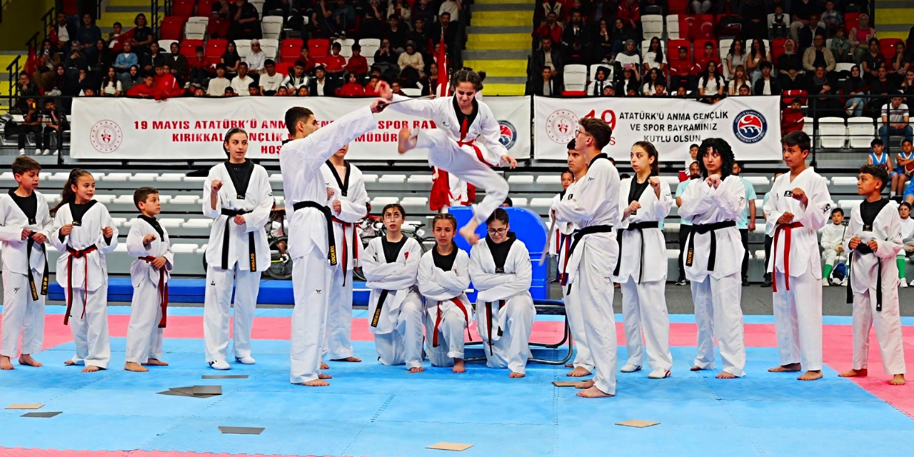 19-mayis-coskusu-renkli-gosterilerle-kutlandi2.jpg