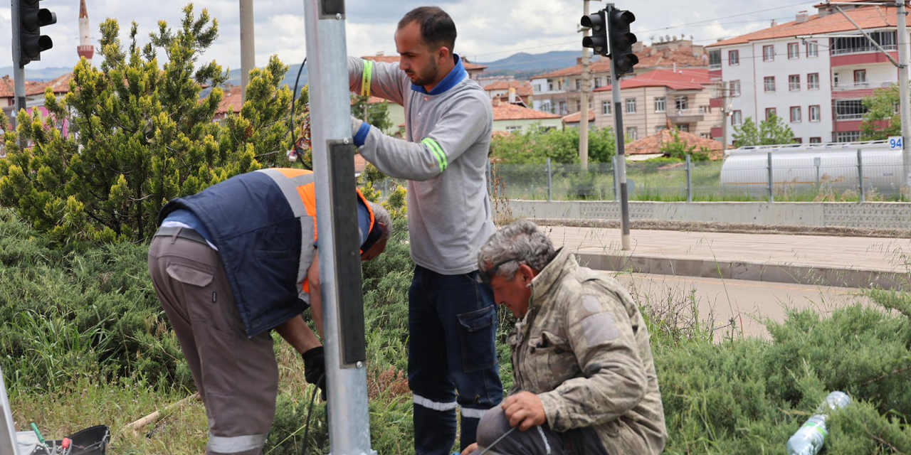 ehir-genelindeki-trafik-lambalari-bakima-alindi2.jpg