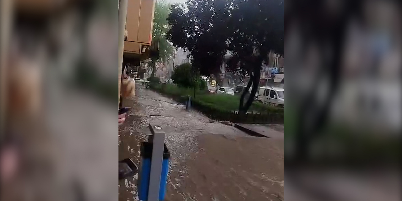 zafer-caddesi-adeta-sular-altinda-kaldi2.jpg