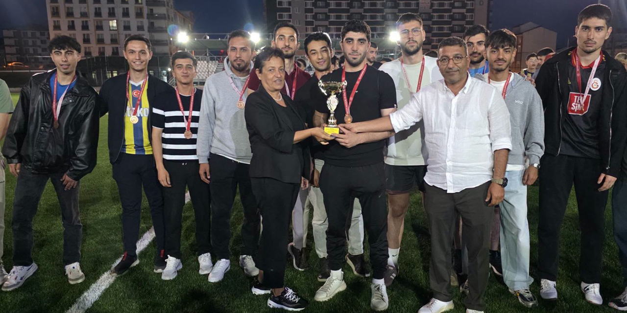yurt-ogrencileri-futbol-macinda-yaristi-2.jpg