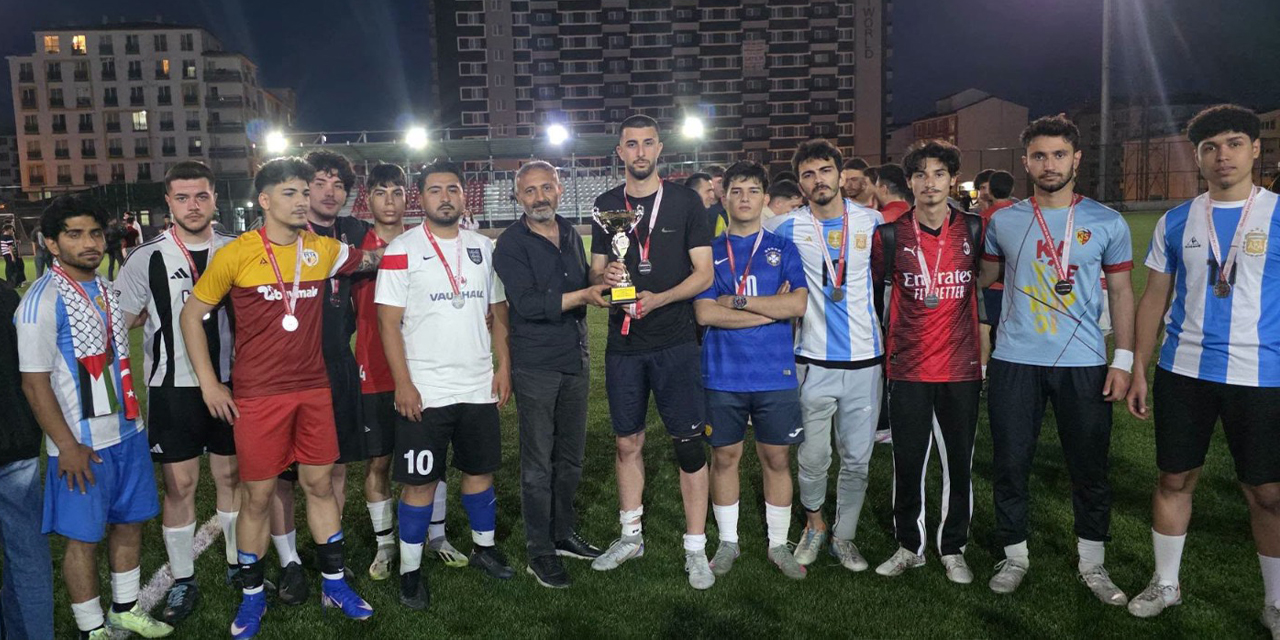 yurt-ogrencileri-futbol-macinda-yaristi-3.jpg