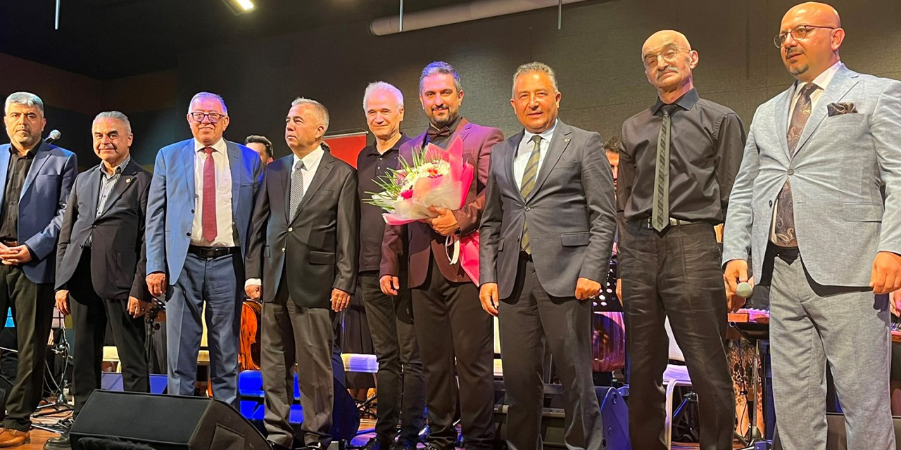 turk-sanat-muzigi-ile-cosku-dolu-bir-gece-yasandi2.jpg