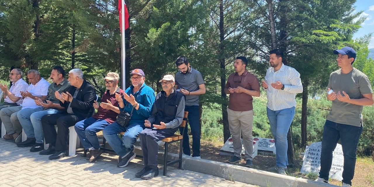 vezneciler-sehidi-pekdogan-dualarla-anildi3.jpg