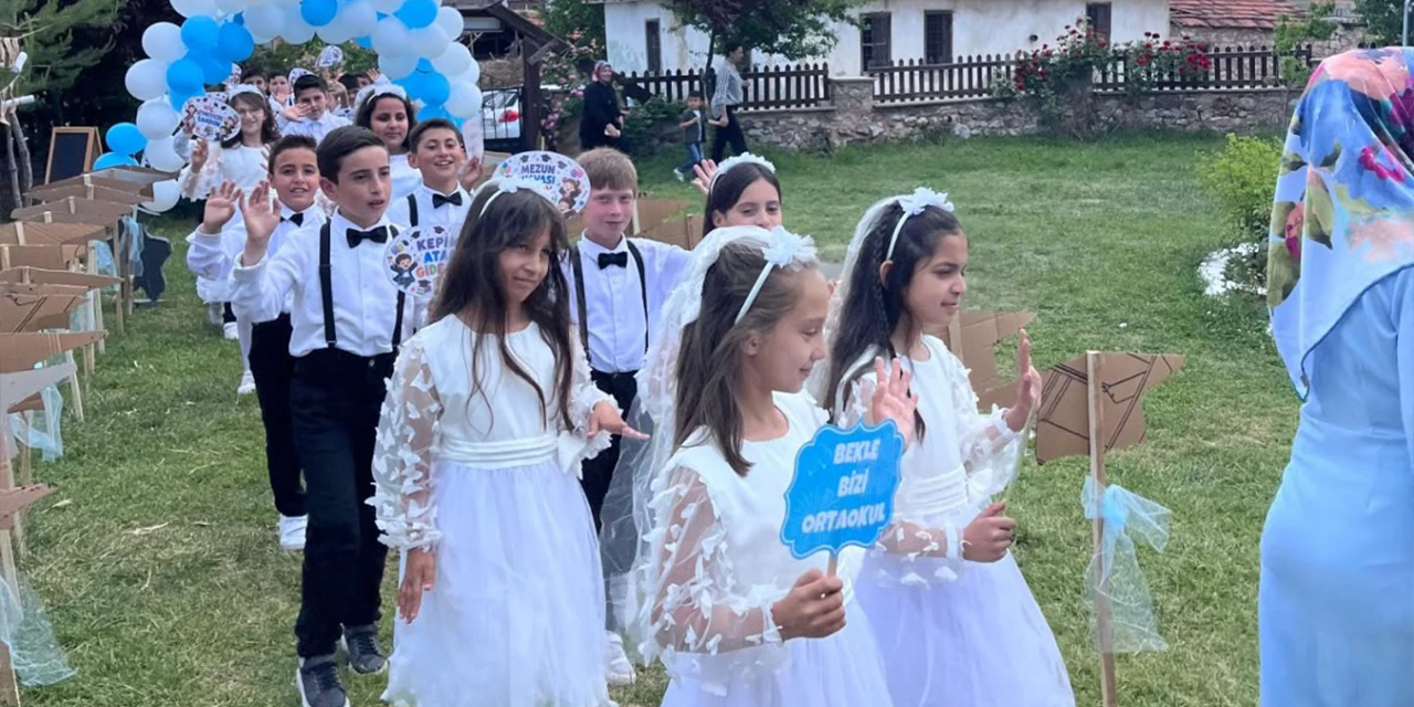 bilge-kaan-ilkokulunda-mezuniyet-coskusu2.jpg