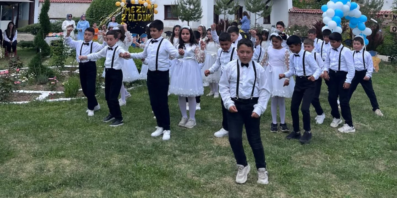 bilge-kaan-ilkokulunda-mezuniyet-coskusu3.jpg