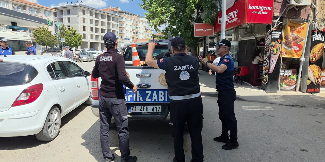 kaldirim-isgaline-zabita-mudahalesi-tek-tek-topladilar-3.jpg