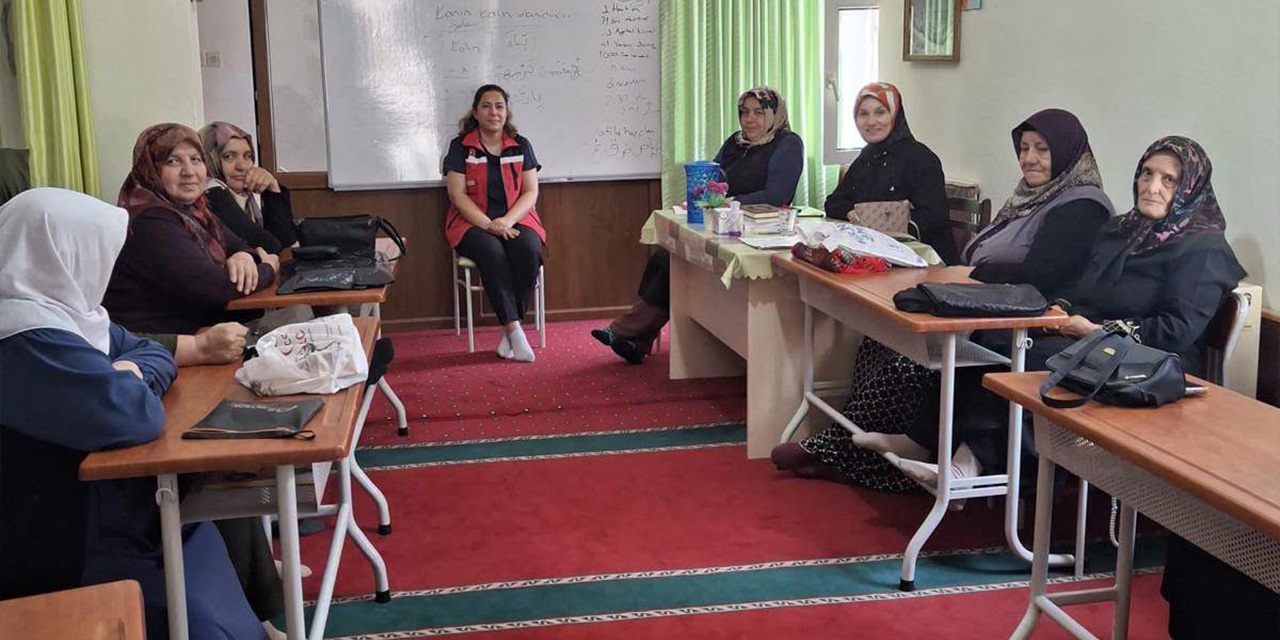 kursiyerlere-yasli-sagligi-ve-aktif-yasam-egitimi-2.jpg
