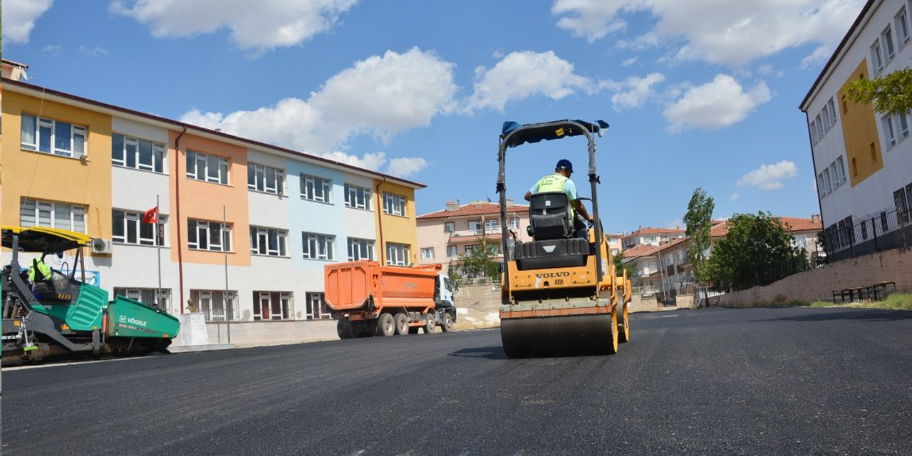 okul-bahceleri-asfaltlaniyor-ekiplerden-hummali-calisma-5.jpg