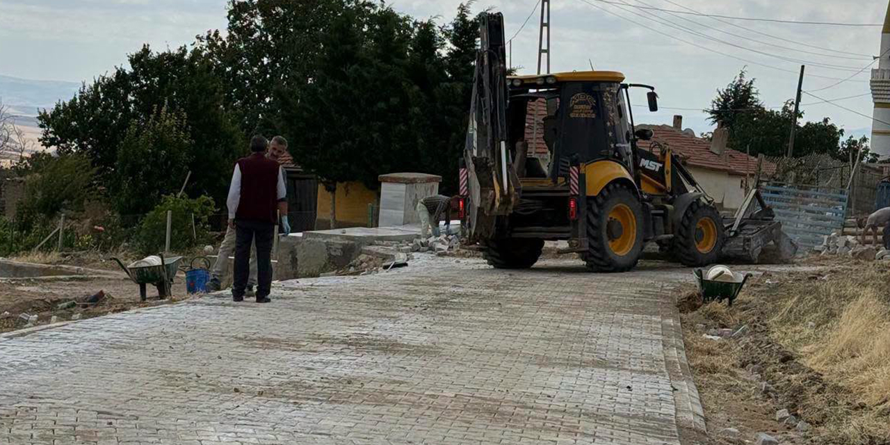 kirikkale-il-ozel-idaresi-kavurgali-koyunde-yollari-yeniliyor-1.jpg