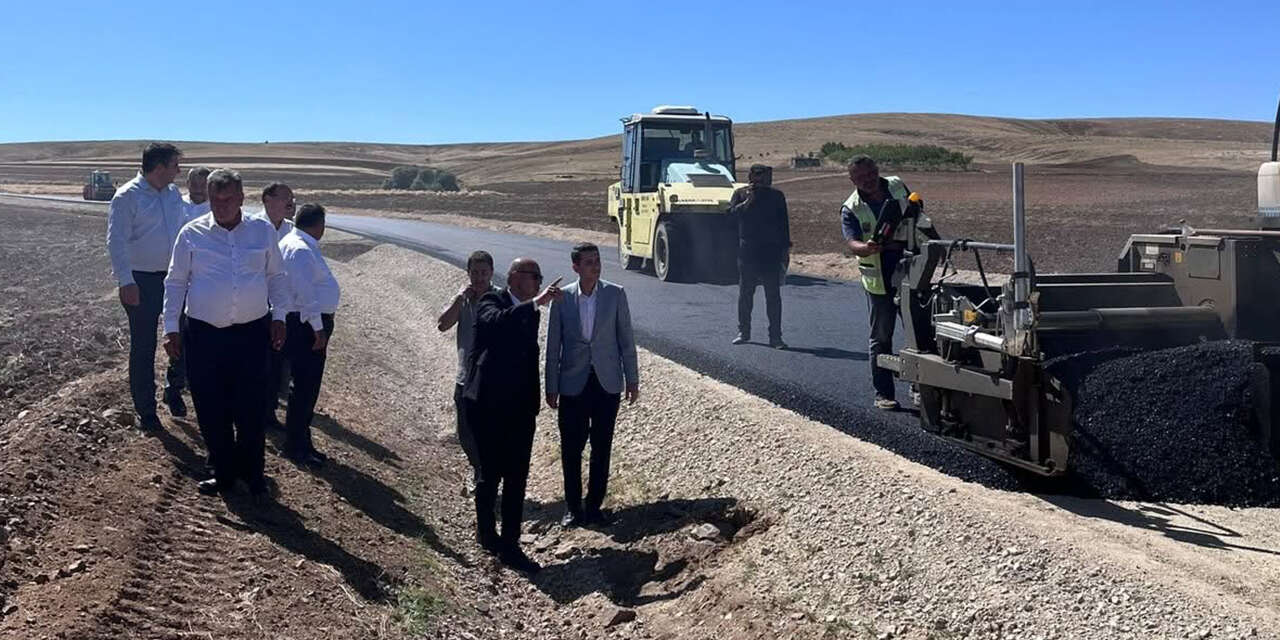 keskin-kuzugudenli-koyunde-sicak-asfalt-calismalari-suruyor-4.jpg