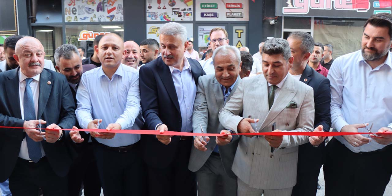 kuafor-alper-kadin-kuaforu-hizmete-girdi-1.jpg