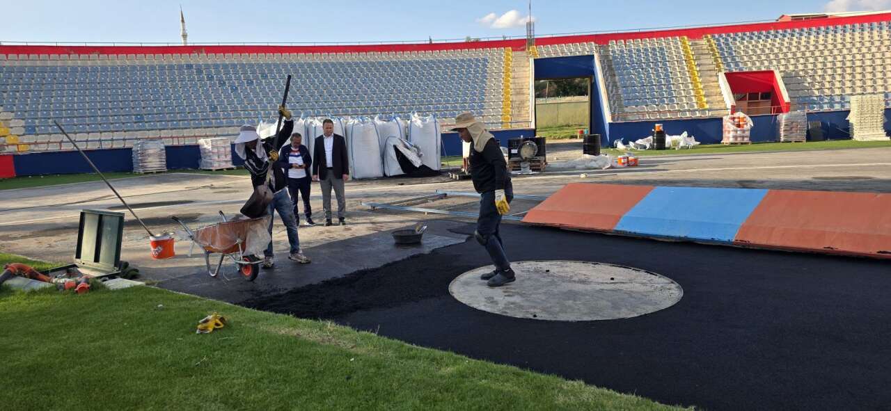 baspinar-stadyumu-yenileniyor-tartan-pistte-yeni-asamaya-gecildi-1.jpg