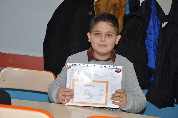50-bin-064-öğrenci-karne-aldı-4.jpg