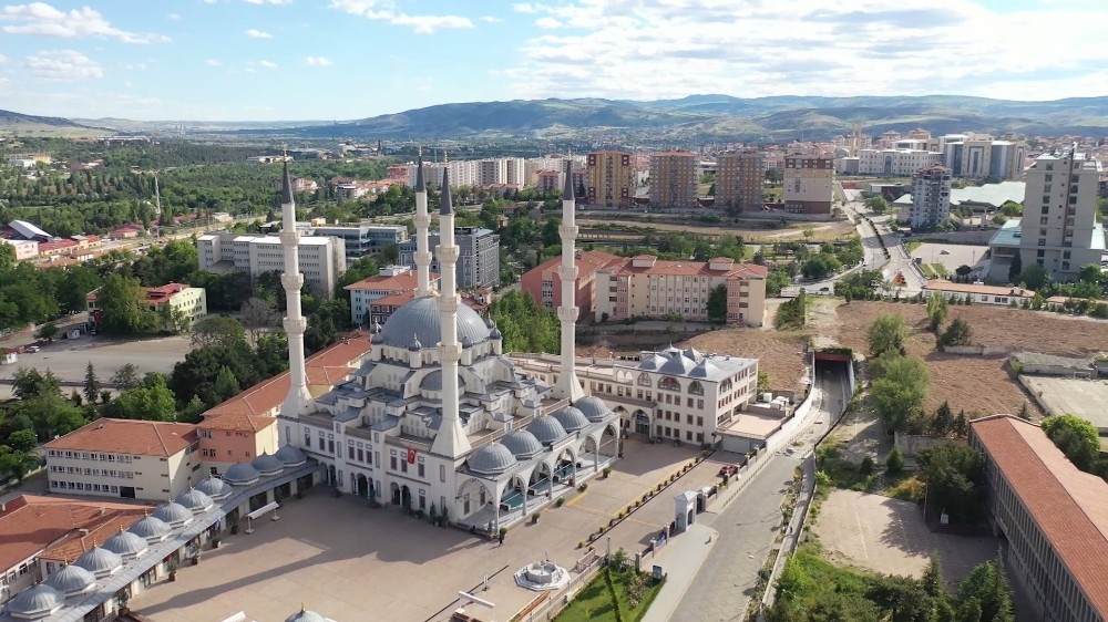 5ecfc268057d1-Kırıkkale’deki camiler ve pazar alanları ibadete hazır.jpg