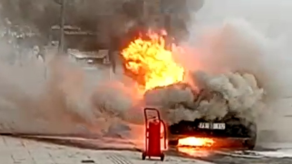 5ff8658fe1849-Kırıkkale’de otomobil alev alev yandı.jpg