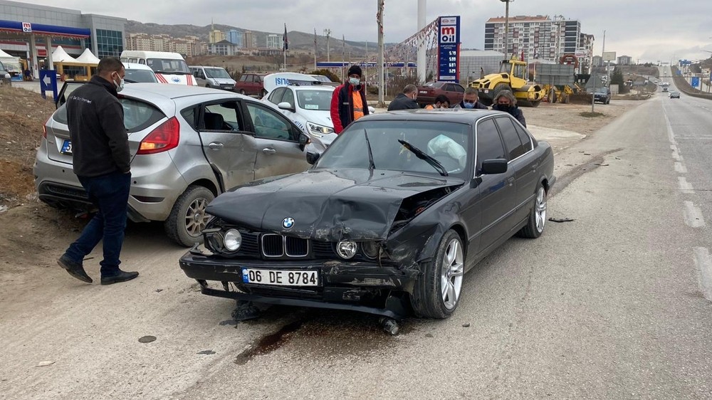 6037a32bc3b44-Kırıkkale’de trafik kazası: 3 yaralı.jpg