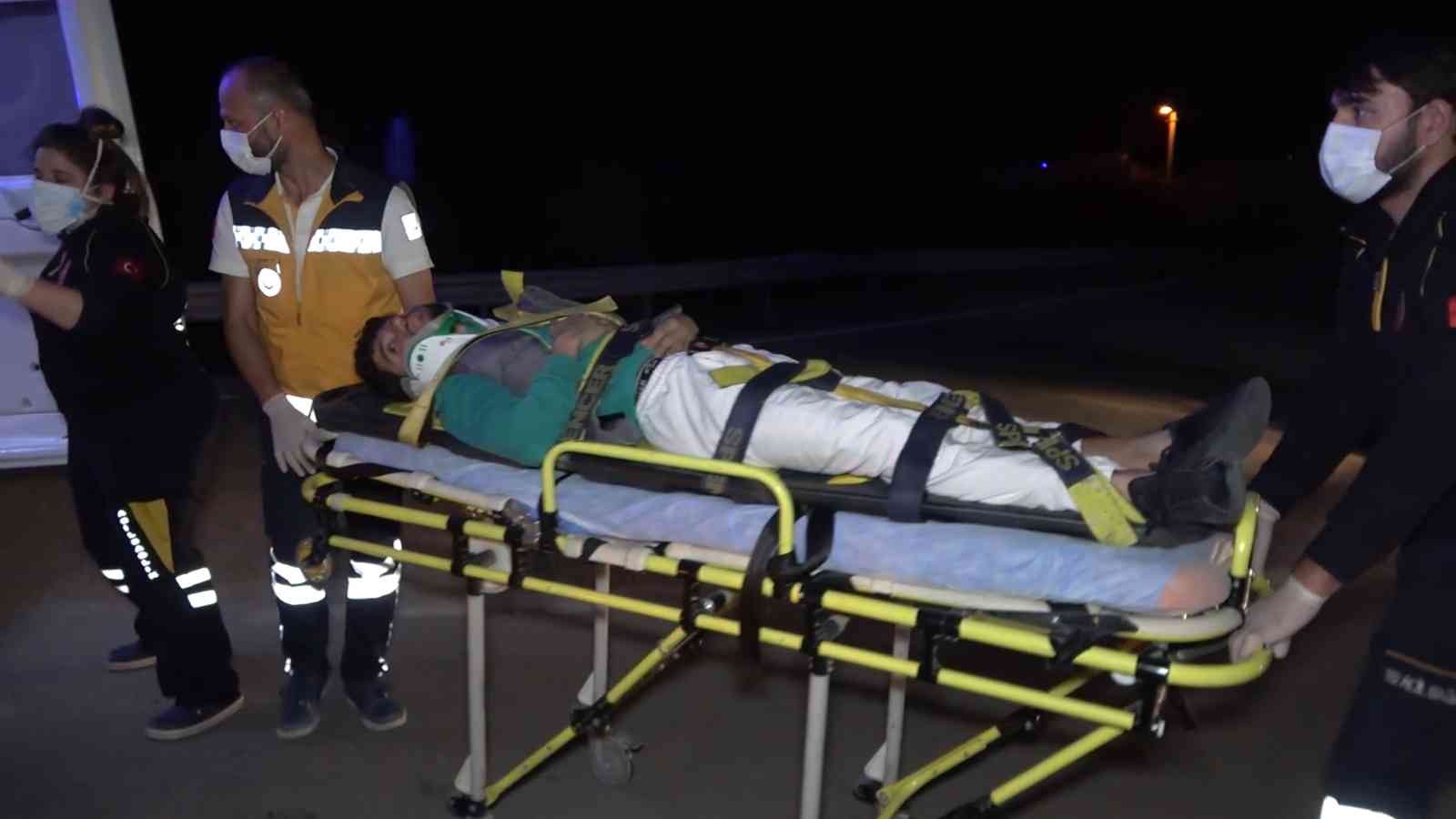 6163d81b15a69-Kırıkkale’de iki otomobil çarpıştı, ortalık savaş alanına döndü: 8 yaralı.jpg