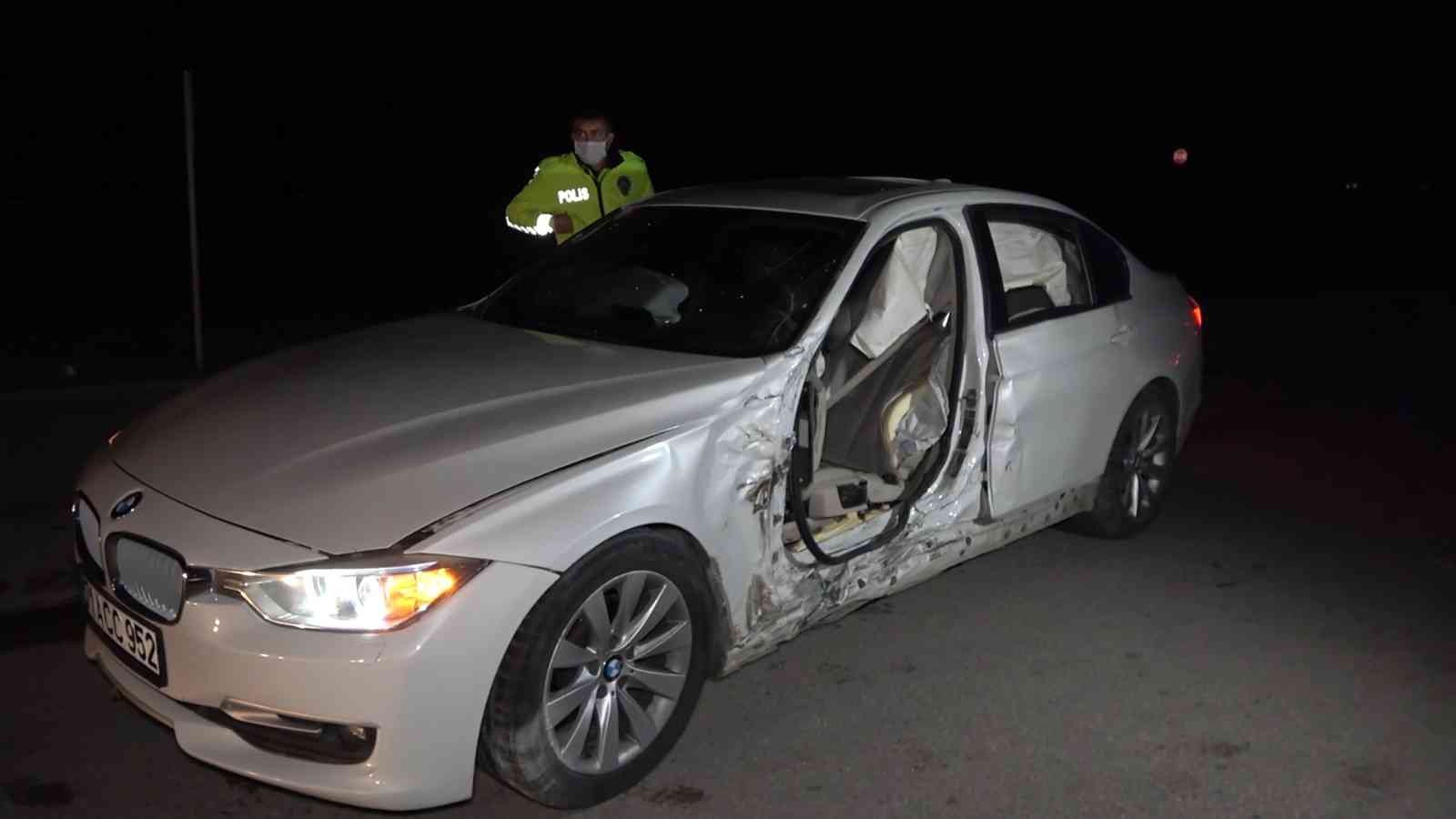 6163d81b35d34-Kırıkkale’de iki otomobil çarpıştı, ortalık savaş alanına döndü: 8 yaralı.jpg