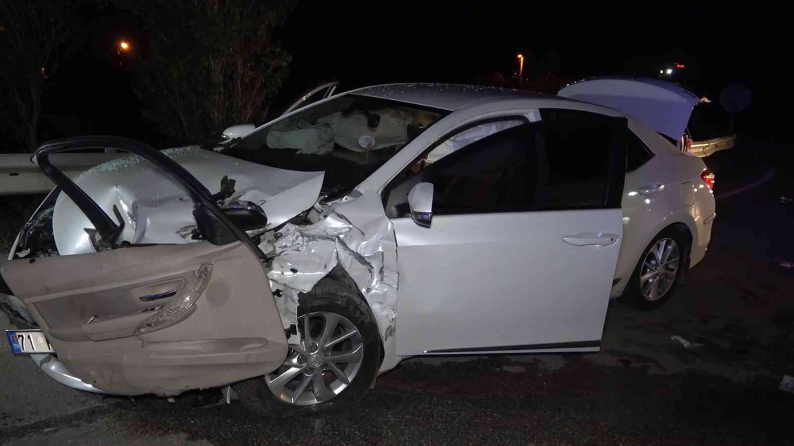 6163d81b53103-Kırıkkale’de iki otomobil çarpıştı, ortalık savaş alanına döndü: 8 yaralı.jpg