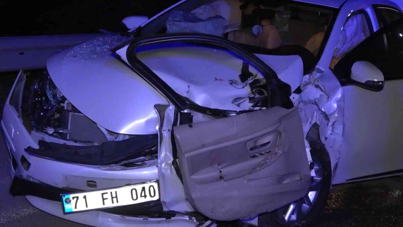 6163d81b77217-Kırıkkale’de iki otomobil çarpıştı, ortalık savaş alanına döndü: 8 yaralı.jpg