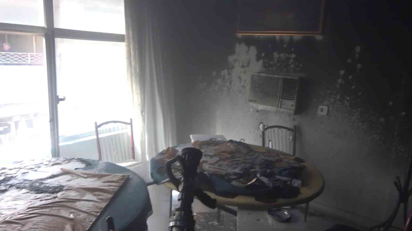 616843069c19a-Önce kavga ettiler, ardından kahvehaneyi ateşe verdiler.jpg