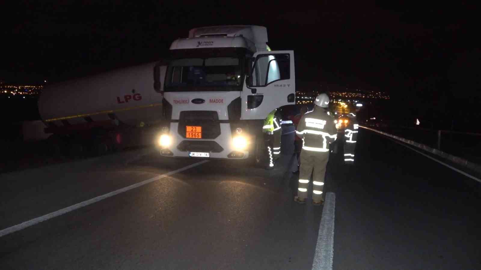 616e75593264d-LPG yüklü tanker şarampole devrildi: 1 yaralı.jpg