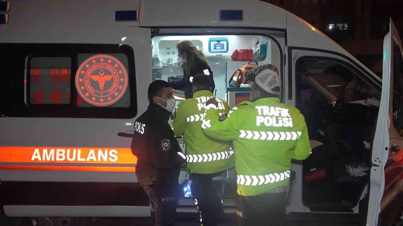 6171037d4664a-Alkollü sürücü kırmızı ışıktaki araçlara çarptı: 1 yaralı.jpg