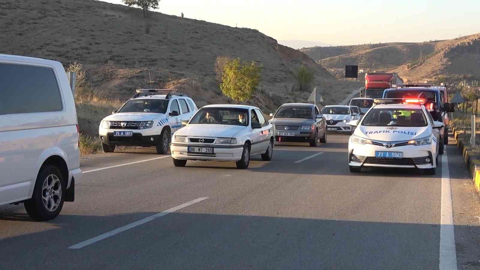 6174312304c81-Kırıkkale’de feci kaza, otomobil hurdaya döndü: 1 ölü.jpg