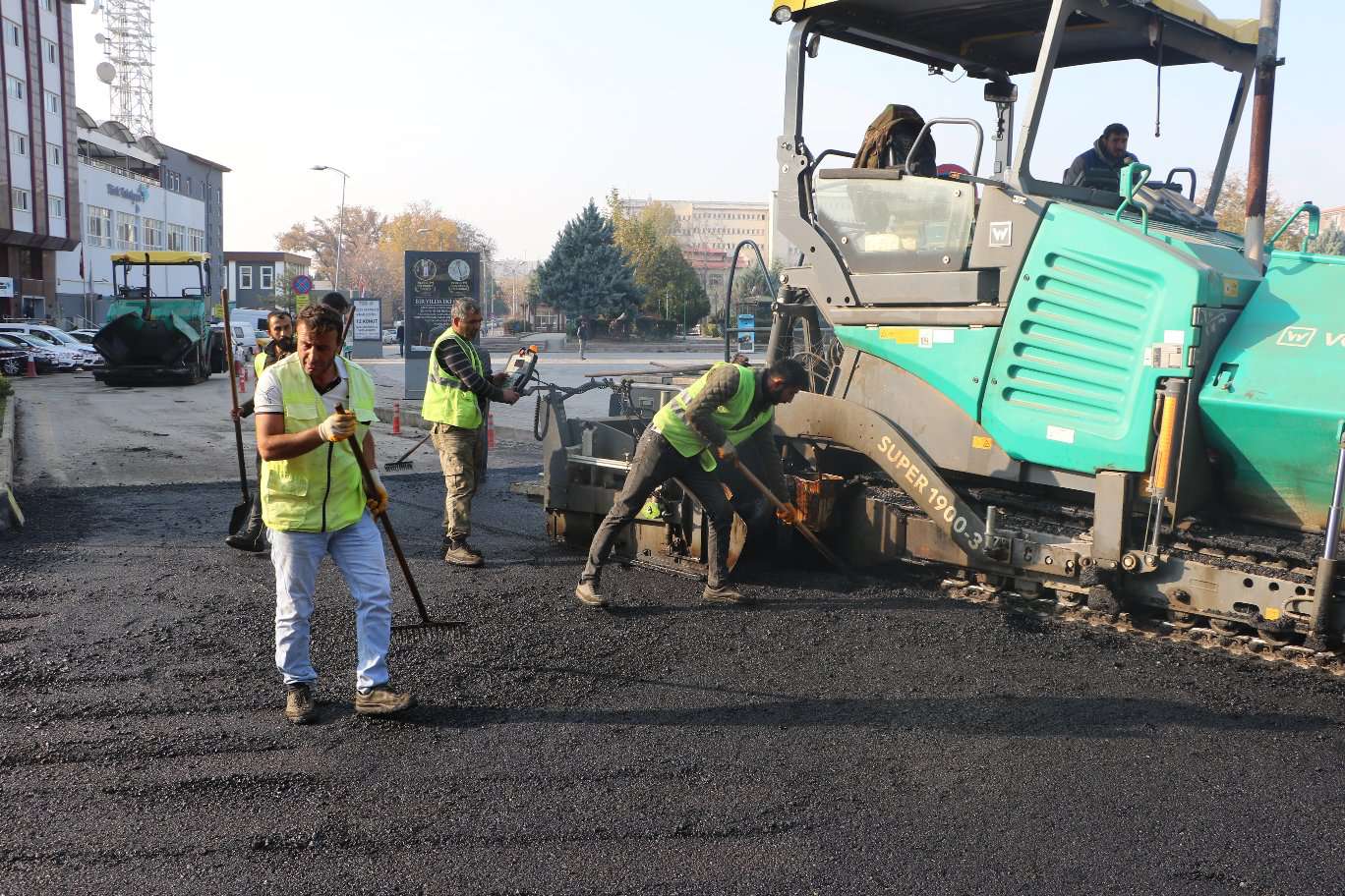 6196453967485-Kırıkkale Geneli 130 Bin Ton Asfalt Atılıyor (19).jpg