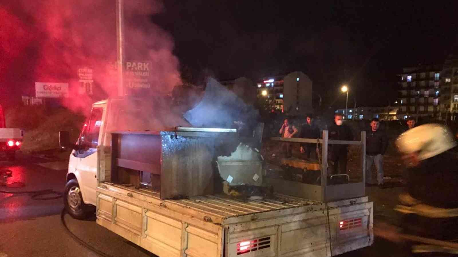 619f31ae1874f-Pikapta yüklü mobilya malzemeleri tutuştu.jpg