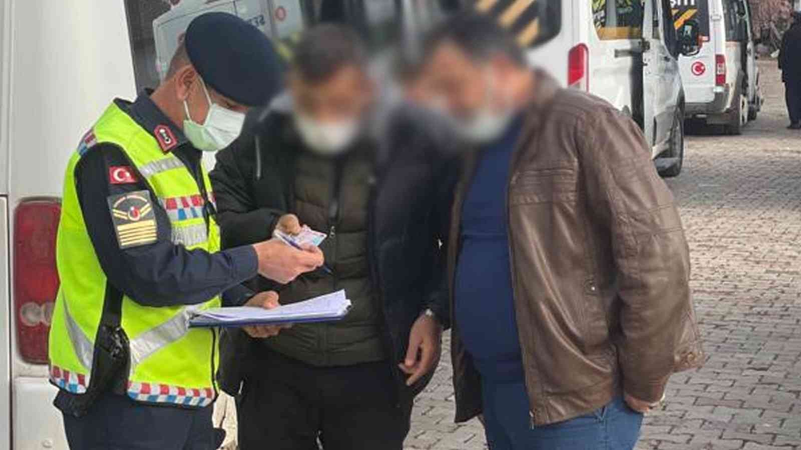 61a5e701b17df-Kırıkkale’de jandarma okul servis araçlarını denetledi.jpg